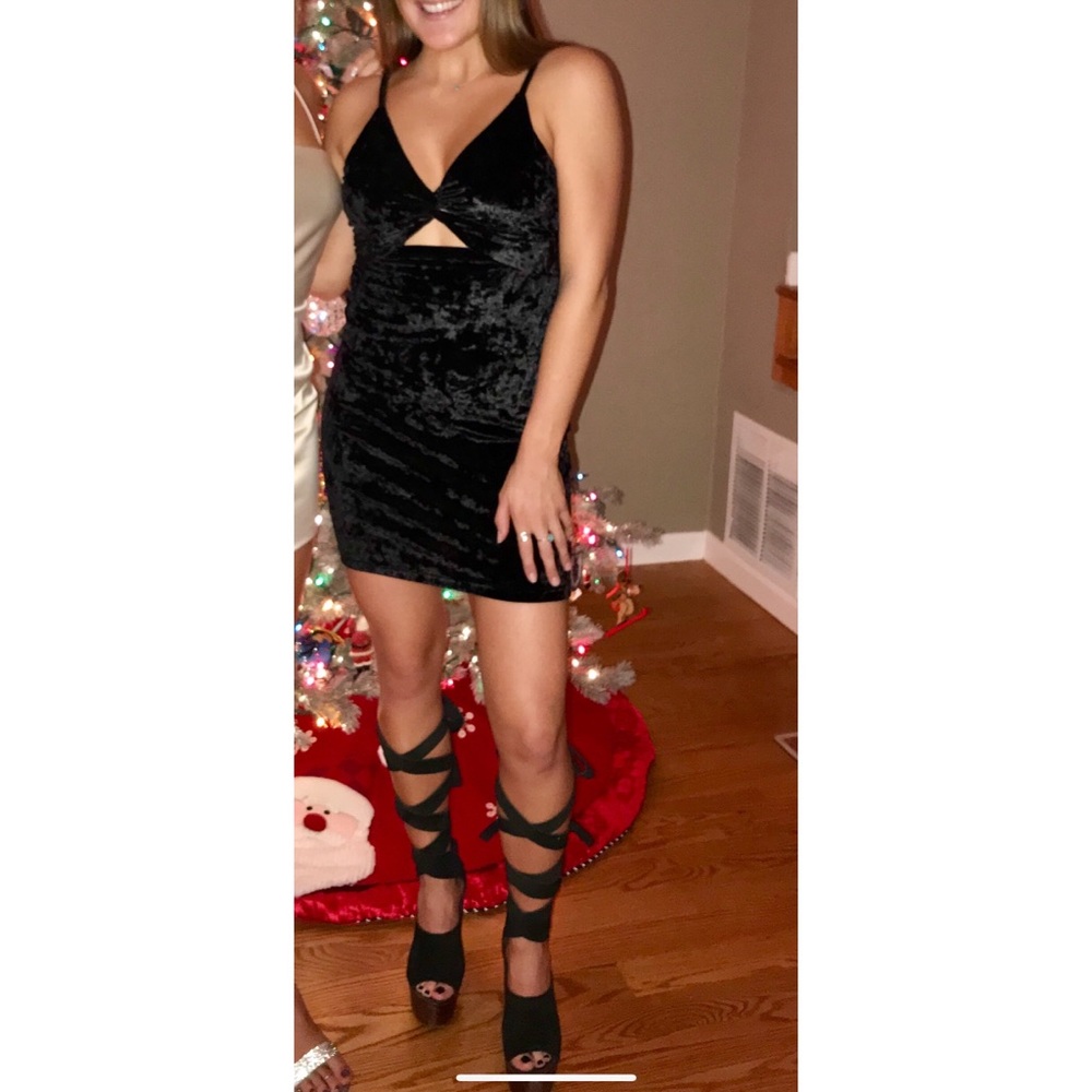 nye black velvet dress